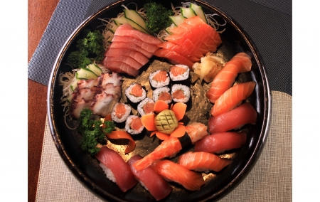 寿司・刺身盛り合わせ